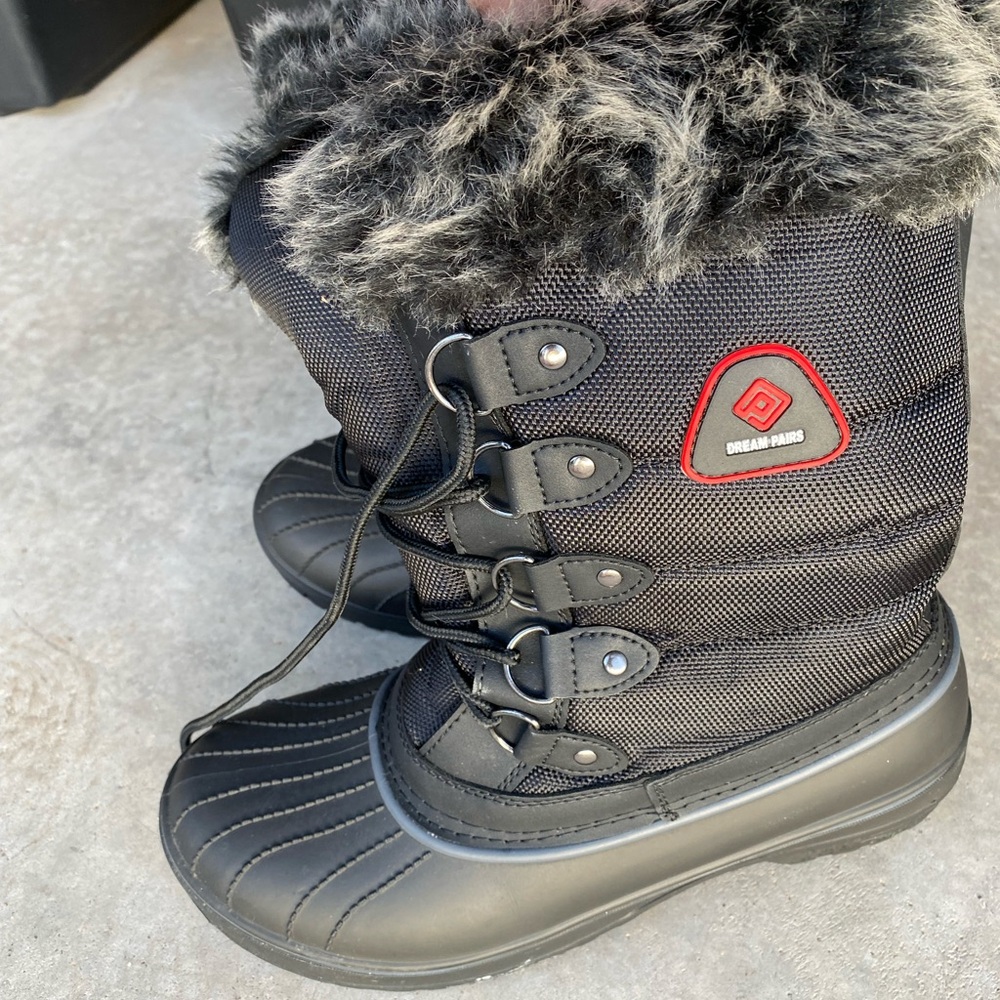 Dream Pairs Black and Gray Winter Boots with Rugged Soles